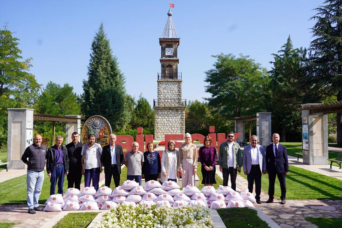 Bilecik Belediyesi Ata Tohumu Buğdaylarını Üreticilere Dağıttı