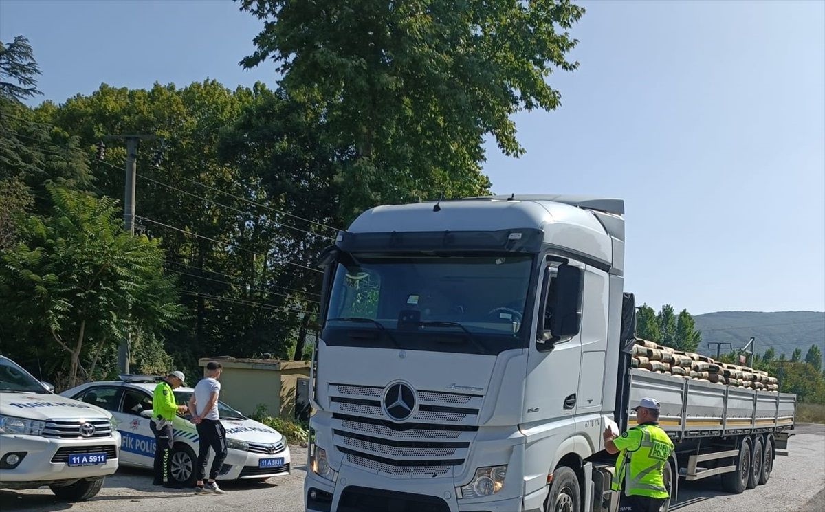 Bilecik\'te Dron Destekli Trafik Denetimi