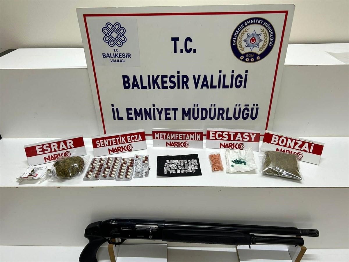 Balıkesir\'de Sokak Satıcılarına Operasyon: 6 Gözaltı