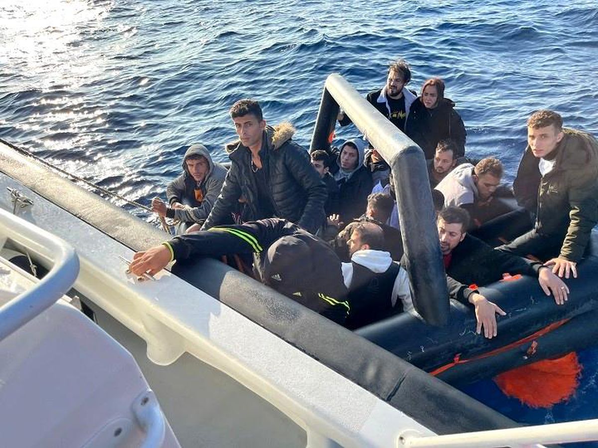 Bodrum\'da Yunanistan unsurlarınca geri itilen göçmenler kurtarıldı