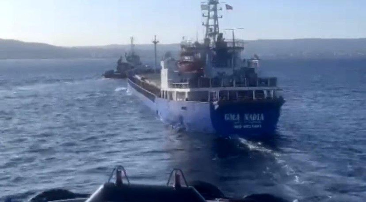 Çanakkale Boğazı\'nda Palau bayraklı gemi dümen arızası yaptı