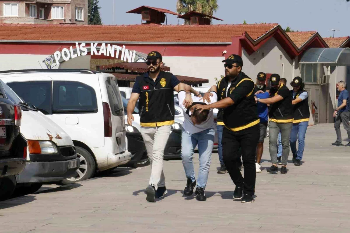 Adana\'da Çukurova Belediye Başkanı\'nın kızının güzellik merkezine ve eski Milletvekili\'nin iş yerine silahlı saldırı