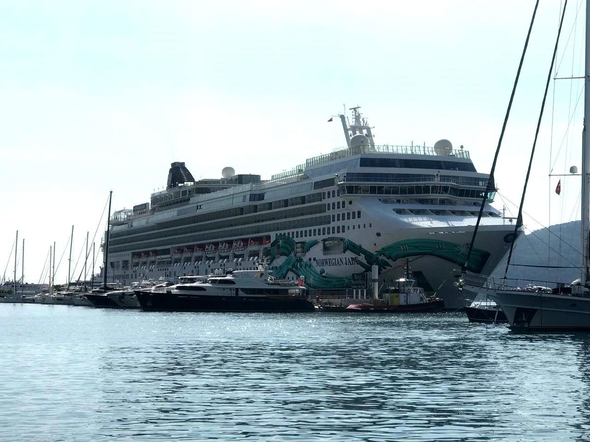 Norwegian Jade İsimli Dev Yolcu Gemisi Marmaris\'e Geldi