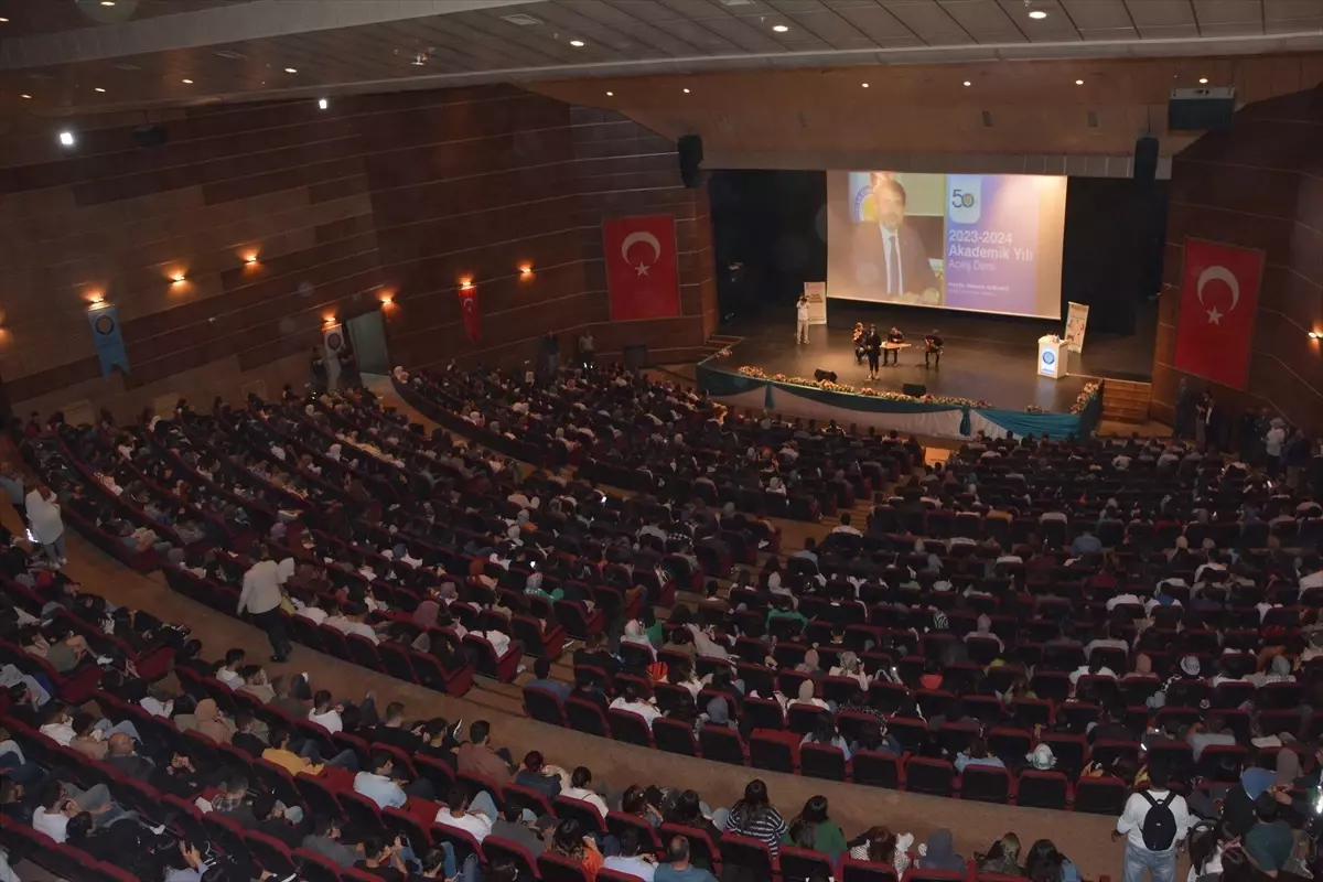 Dicle Üniversitesi Yeni Öğrencilere Oryantasyon Programı Düzenledi