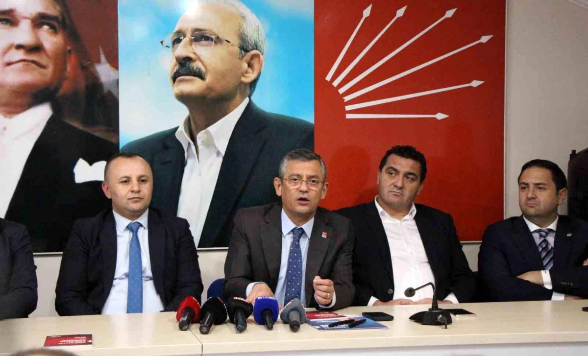 CHP Genel Başkan Adayı Özgür Özel, Üsküdar\'ı il yaptı