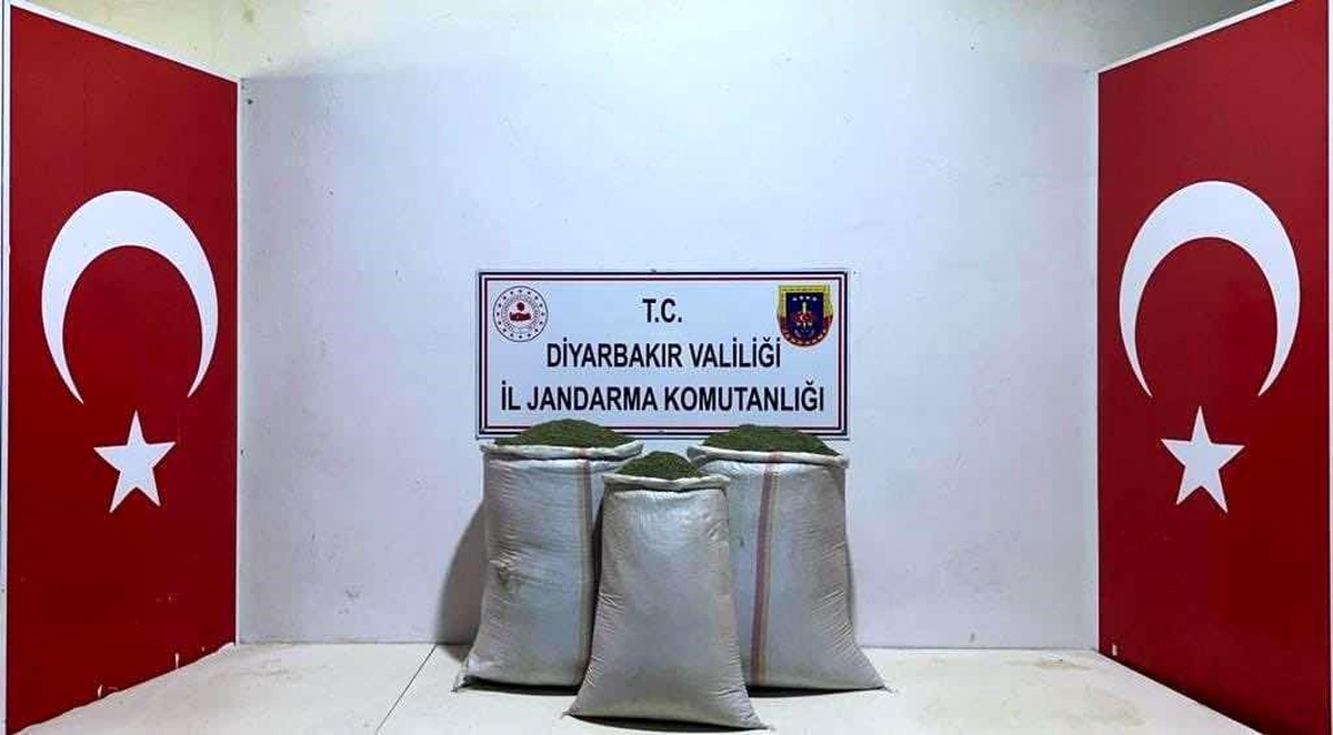 Diyarbakır\'da 97 kilo toz esrar ele geçirildi