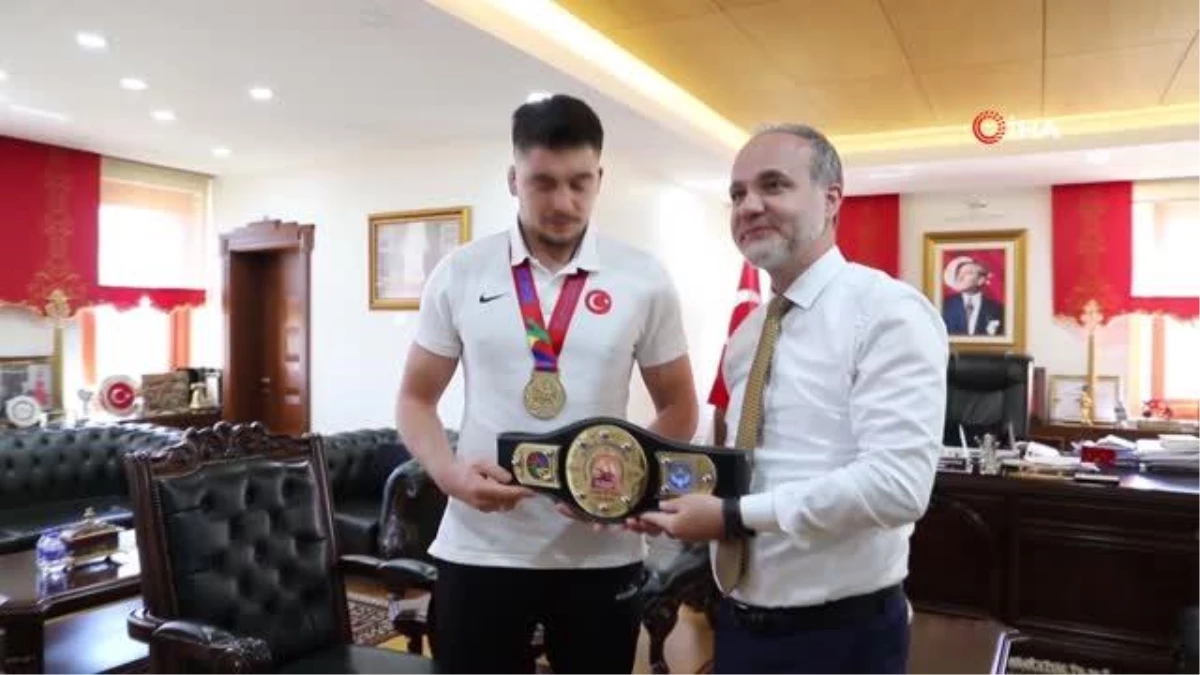 Dünya Şampiyonu Ahmet Talha Kacur\'un Hedefi Olimpiyatlarda Altın Madalya Kazanmak