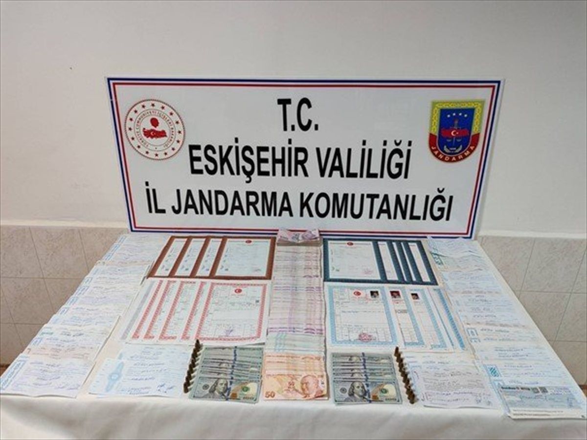 Eskişehir\'de Tefecilik Operasyonu: 2 Zanlı Gözaltına Alındı