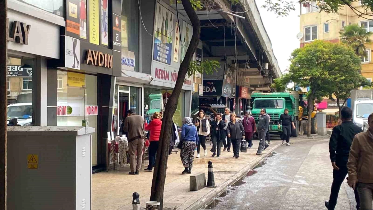 Zonguldak\'ta Fevkani Köprüsü yıkımı için hazırlıklar sürerken bazı esnaflar işyerlerini boşaltmadı