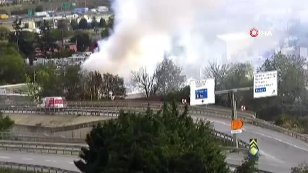 Pendik\'te Kaçak Alkol Deposunda Yangın: 1 Yaralı