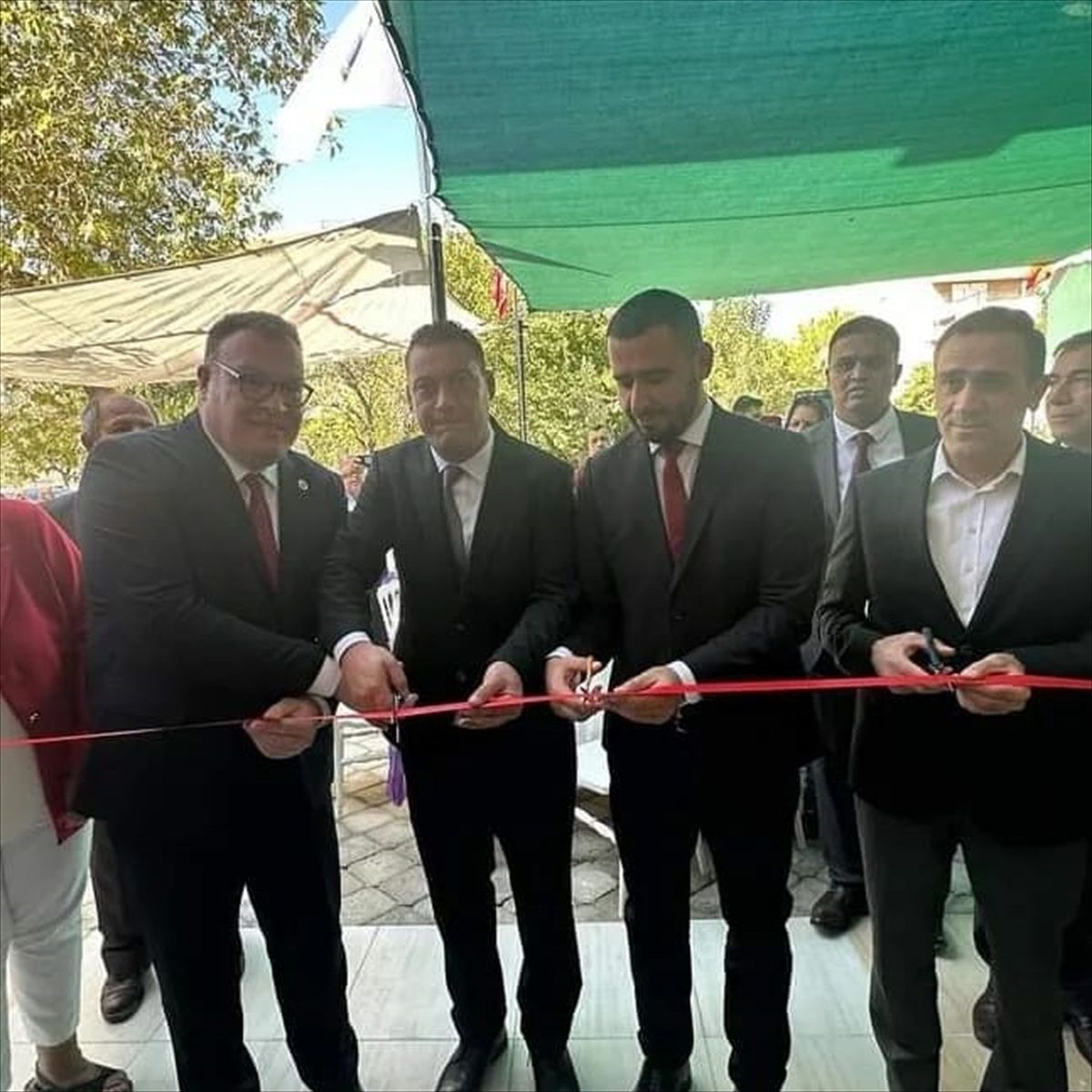 Karadağ Büyükelçisi, Burhaniye Karadağ Göçmenleri Yardımlaşma Dayanışma ve Kültür Derneği\'nin açılışına katıldı