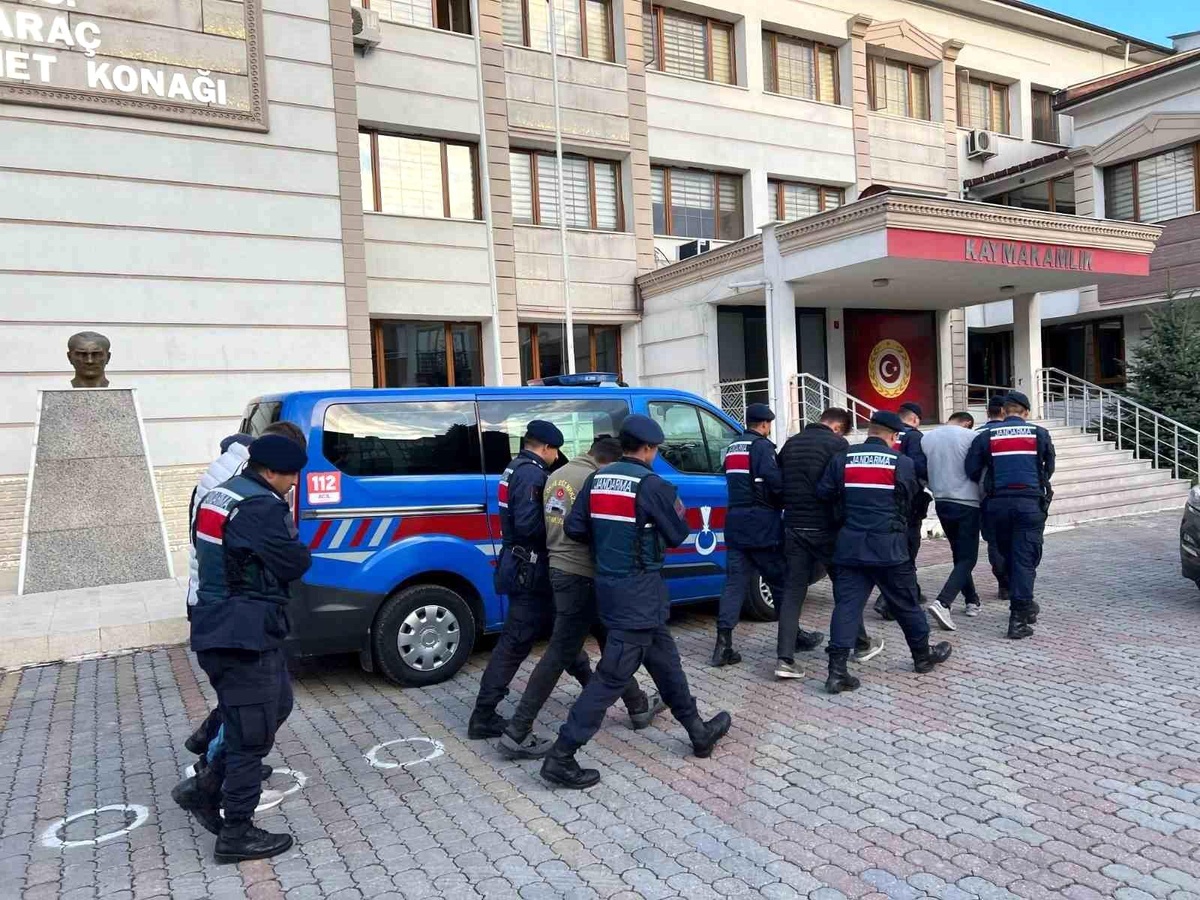 Kastamonu\'da sentetik ecza hapı ve esrarla yakalanan şahıslar tutuklandı