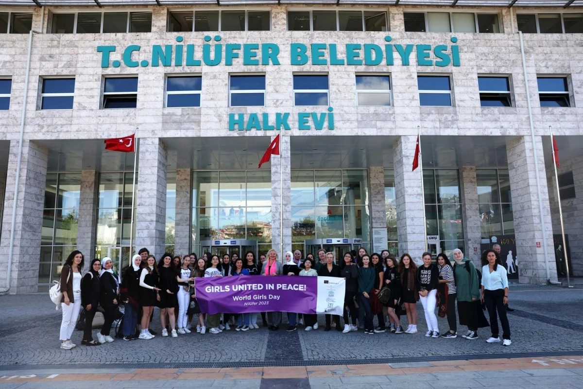 Nilüfer Kent Konseyi\'nin Erasmus Projesi Kapsamında Türkiye\'ye Gelen Çocuklar Dünya Kız Çocukları Günü\'nde Nilüfer Belediyesi\'ni Ziyaret Etti