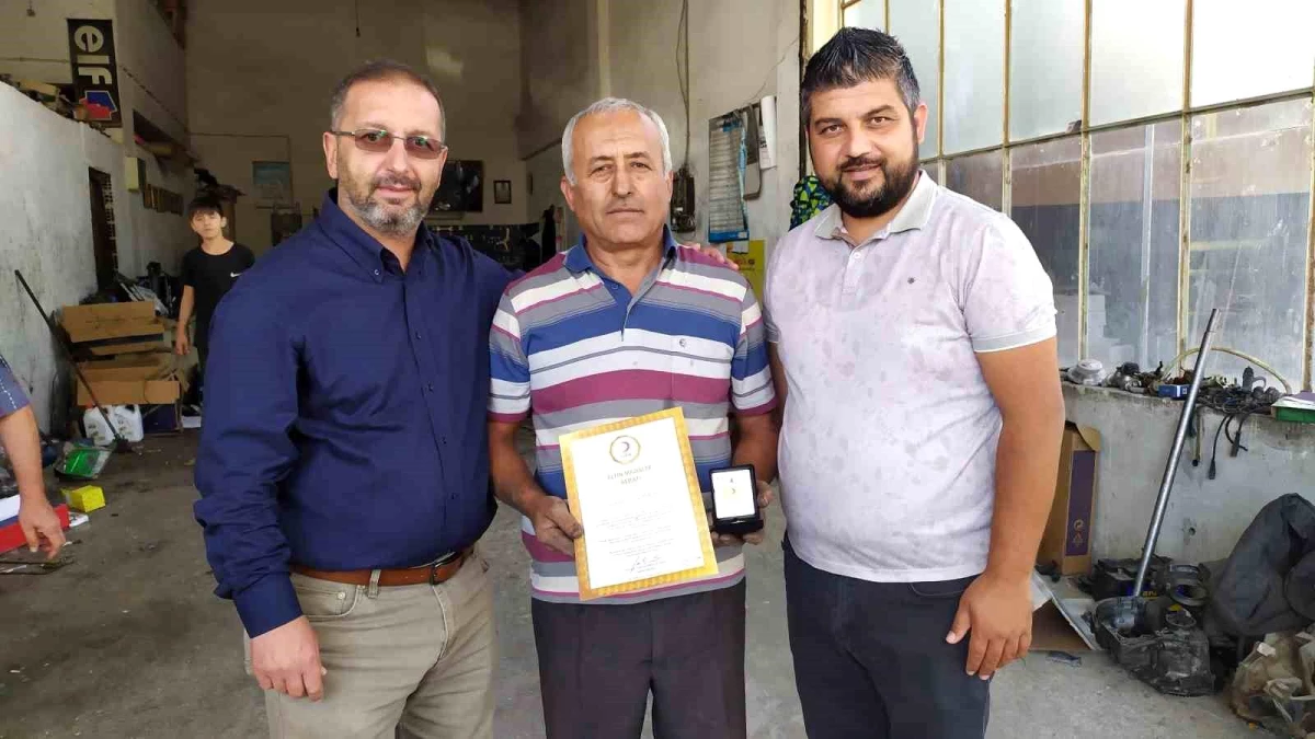 Korkuteli\'de Kan Bağışı Yapan Şaban Özkan\'a Altın Madalya Verildi