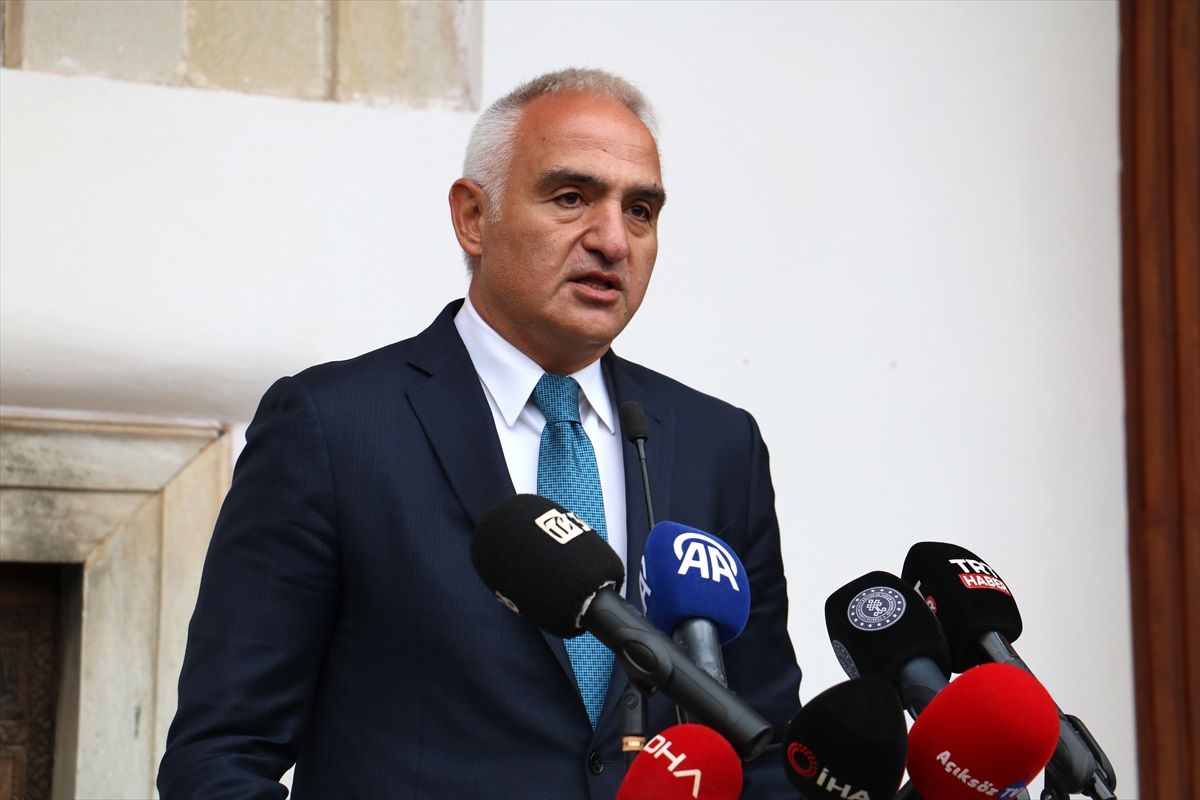 Kültür ve Turizm Bakanı Mehmet Nuri Ersoy, Kasaba Köyü Mahmut Bey Camisi\'ni ziyaret etti