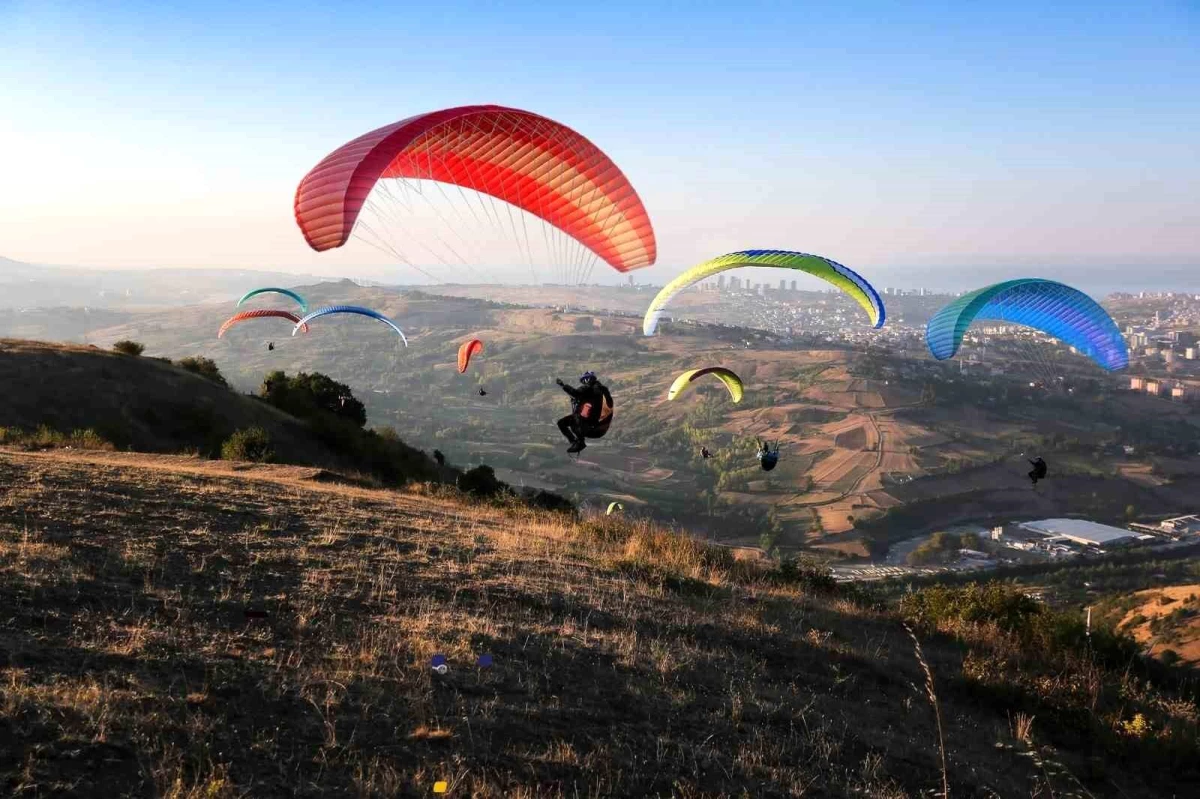 Samsun Canik Belediyesi Yamaç Paraşütü Hedef Yarışması Düzenliyor