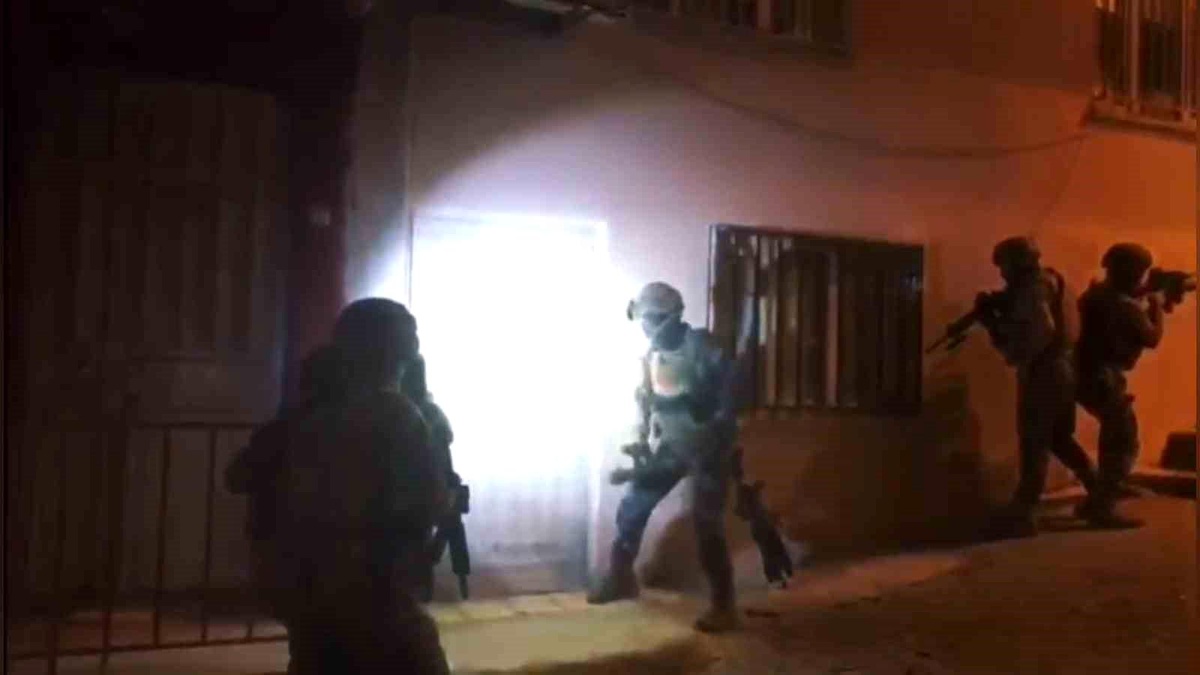 Şanlıurfa\'da Uyuşturucu Operasyonunda 23 Şüpheli Gözaltına Alındı