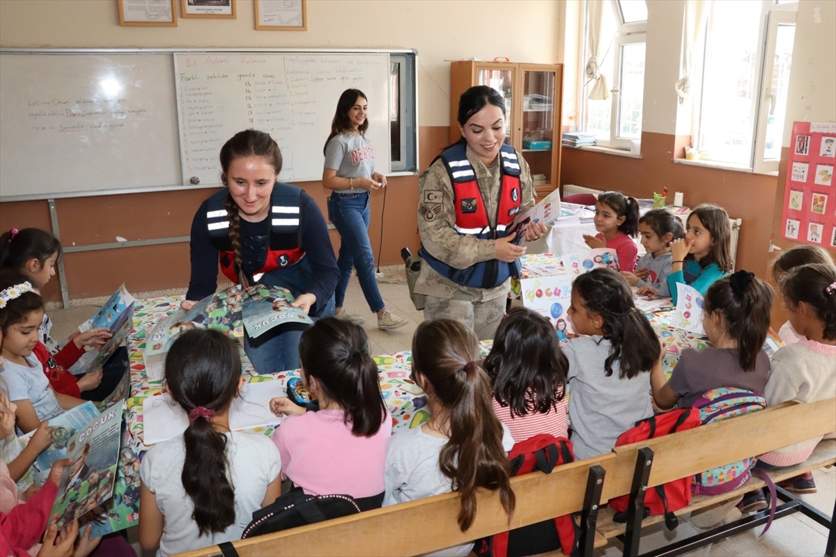 Siirt İl Jandarma Komutanlığı, Kız Çocukları Günü için klip hazırladı