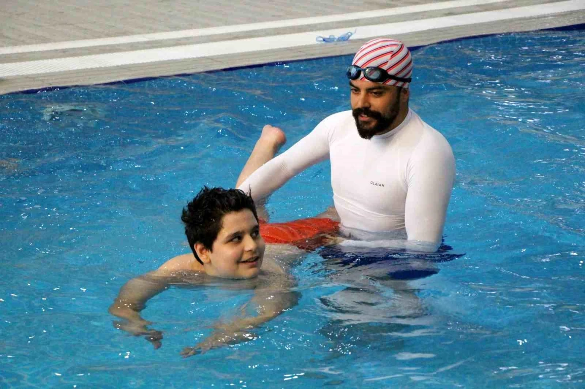 Amasya Üniversitesi Otizmli Çocuklar İçin Ücretsiz Yüzme Kursu Düzenliyor