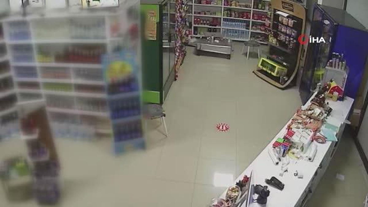Tekirdağ\'da Tekel Bayisinde Yaşanan Kavga ve Silahlı Saldırı Kameralara Yansıdı