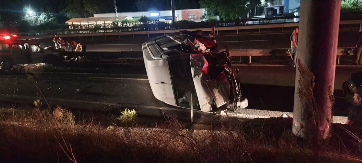 Tekirdağ Ergene\'de Minibüs ile Hafif Ticari Araç Çarpıştı: 1 Ölü, 1 Yaralı