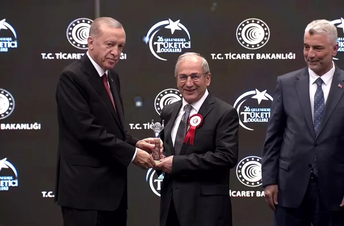 Türkiye Gazetesi Ankara Temsilcisi Bülbül\'e Tüketici Özel Ödülü