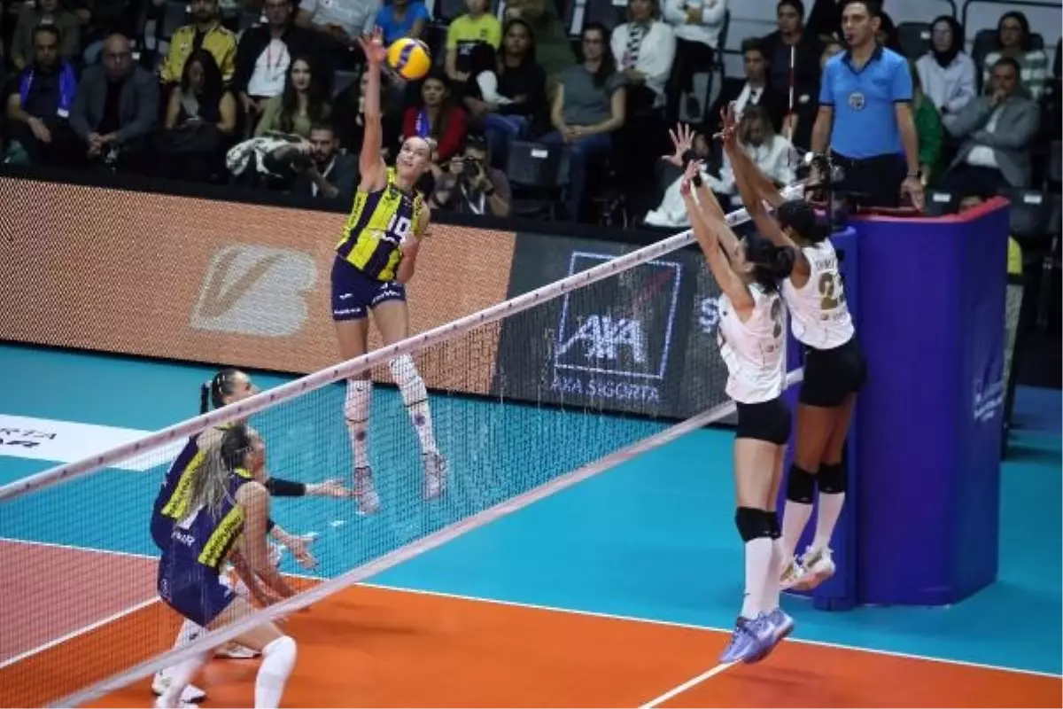 VakıfBank, Fenerbahçe\'yi 3-2 yenerek şampiyon oldu