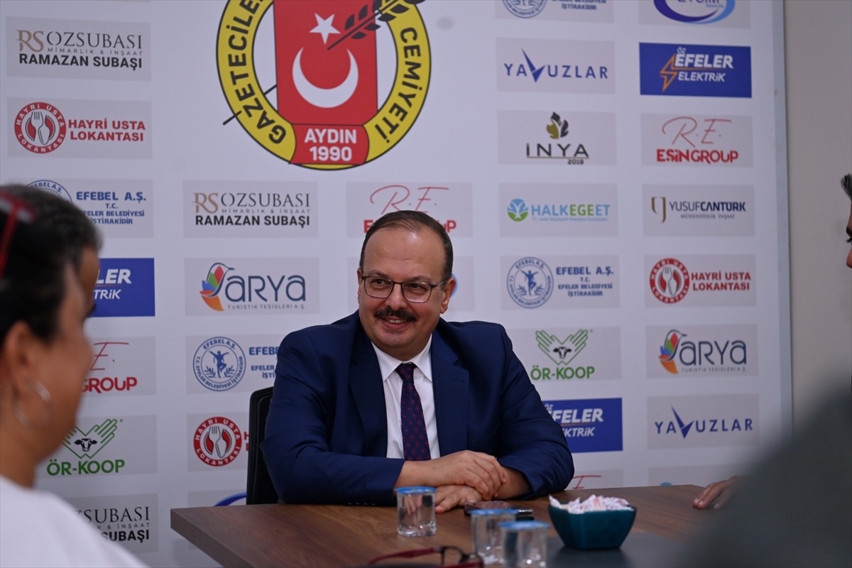 Aydın Valisi Yakup Canbolat, Aydın Gazeteciler Cemiyeti\'ni ziyaret etti