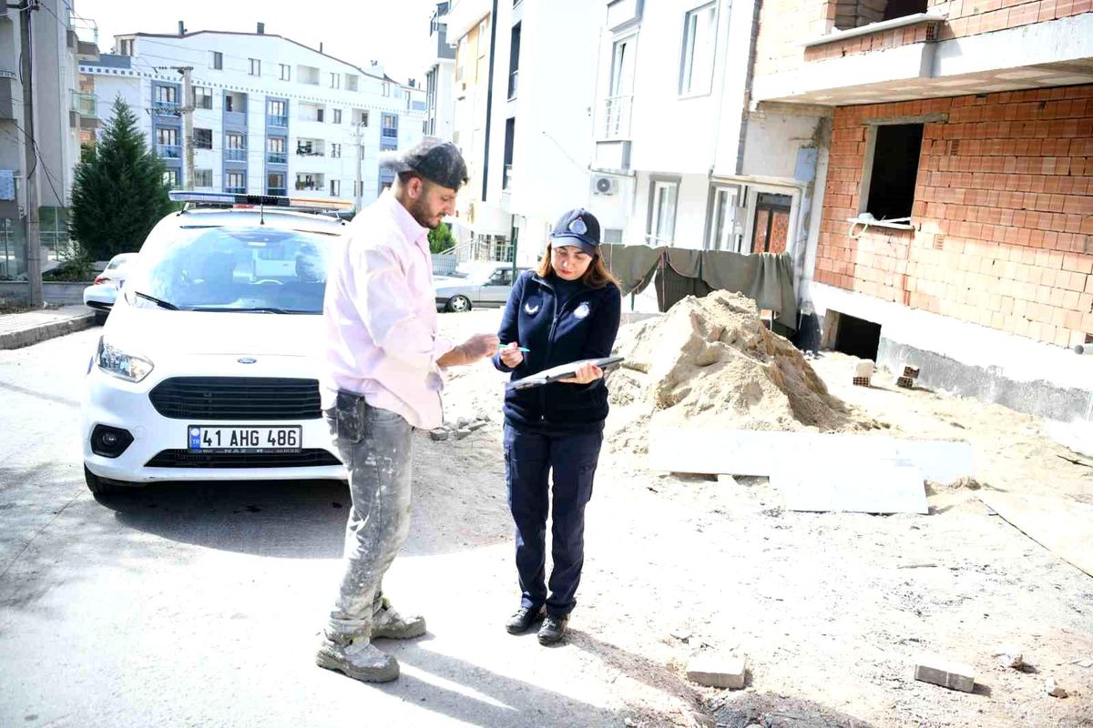 Çayırova\'da Yapımı Devam Eden İnşaatlarda Kum Denetimi