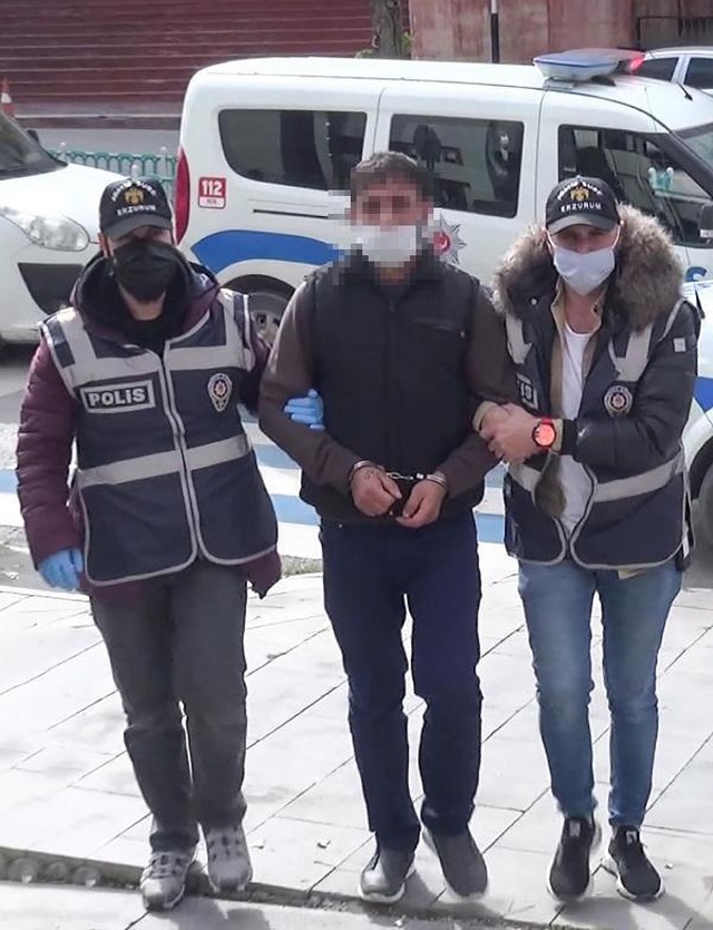 Kızını 24 yerinden bıçaklayan baba istismar iddiasını kabul etmedi: Günahıma girmeyin, hakkımı helal etmem Kızını 24 yerinden bıçaklayan baba istismar iddiasını kabul etmedi: Günahıma girmeyin, hakkımı helal etmem
