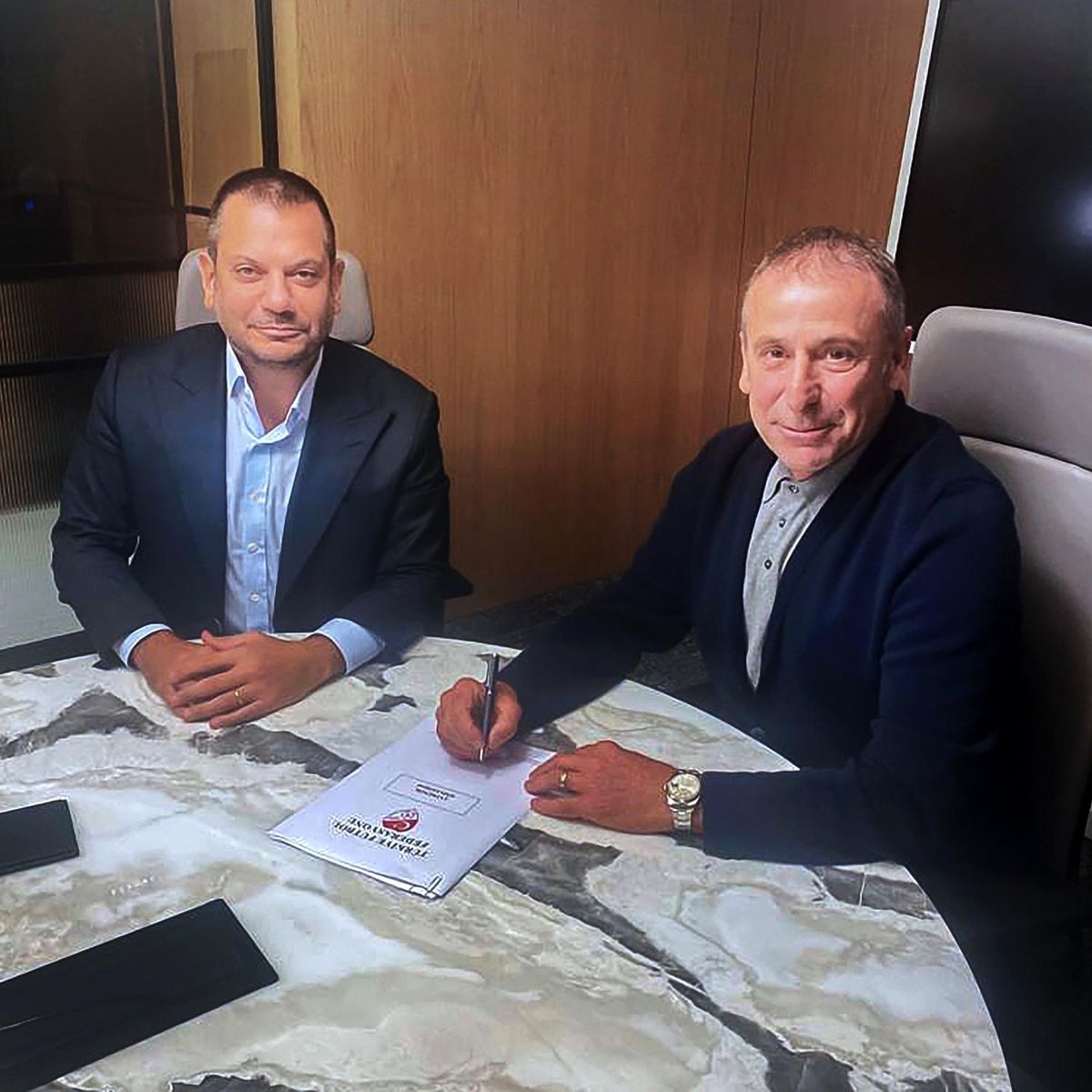 Trabzonspor: "Yönetim kurulumuzun oy birliğiyle aldığı karar sonucu Teknik Direktörümüz Abdullah Avcı ile sözleşme imzalanmıştır."