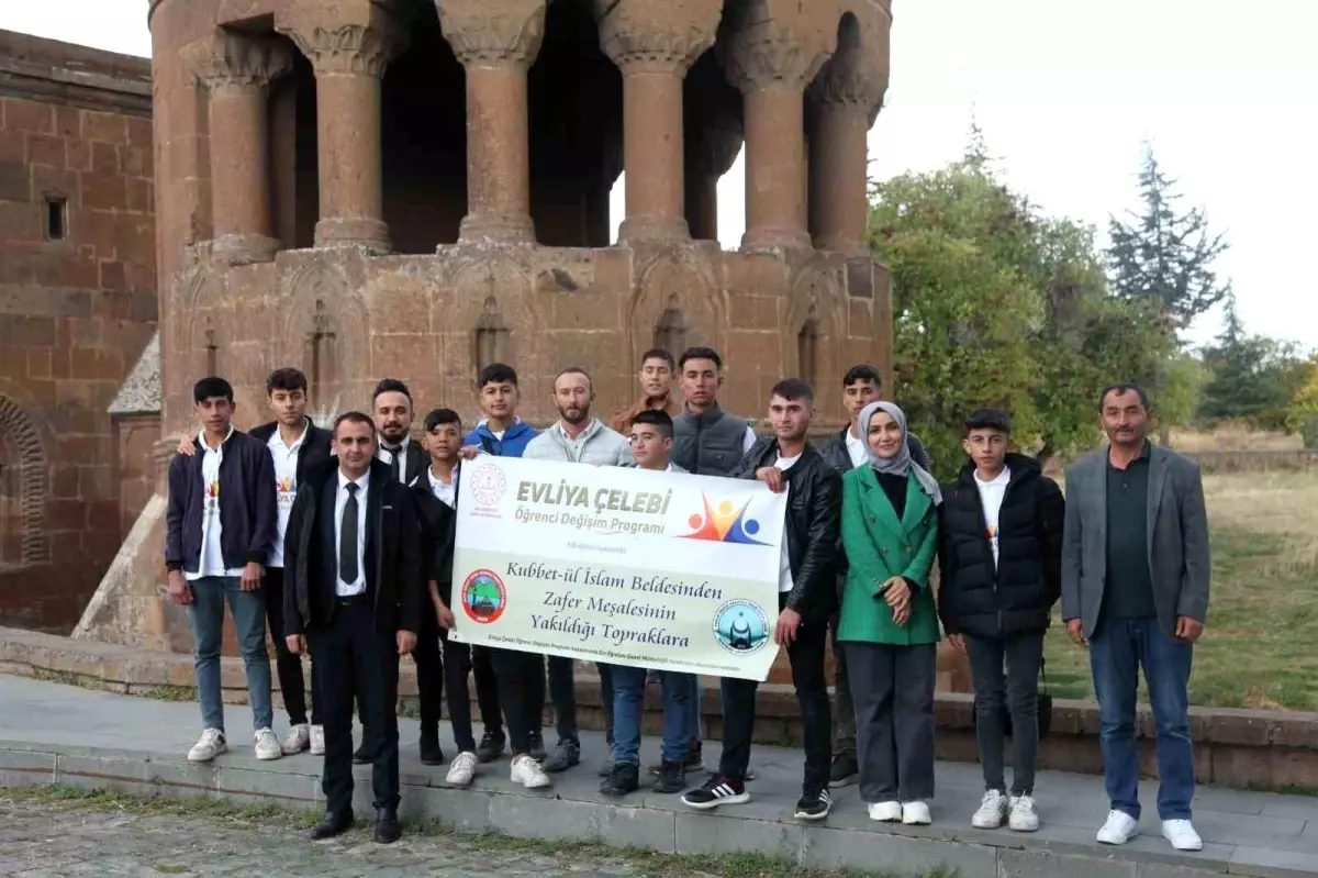 Ahlat\'ta "Zafer Meşalesinin Yakıldığı Topraklardan Kubbet-Ül İslam Beldesine" projesi