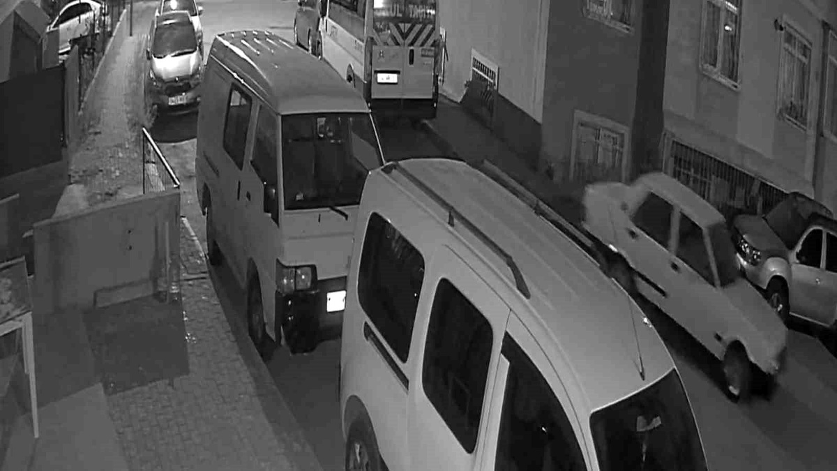 Pendik\'te Satışa Çıkarılan Otomobil Saniyeler İçinde Çalındı