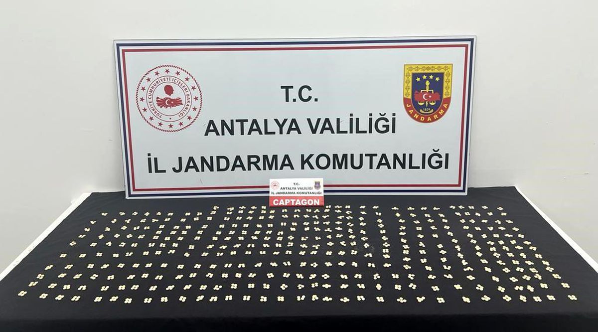 Antalya\'da 2 Bin 250 Adet Uyuşturucu Hap Ele Geçirildi