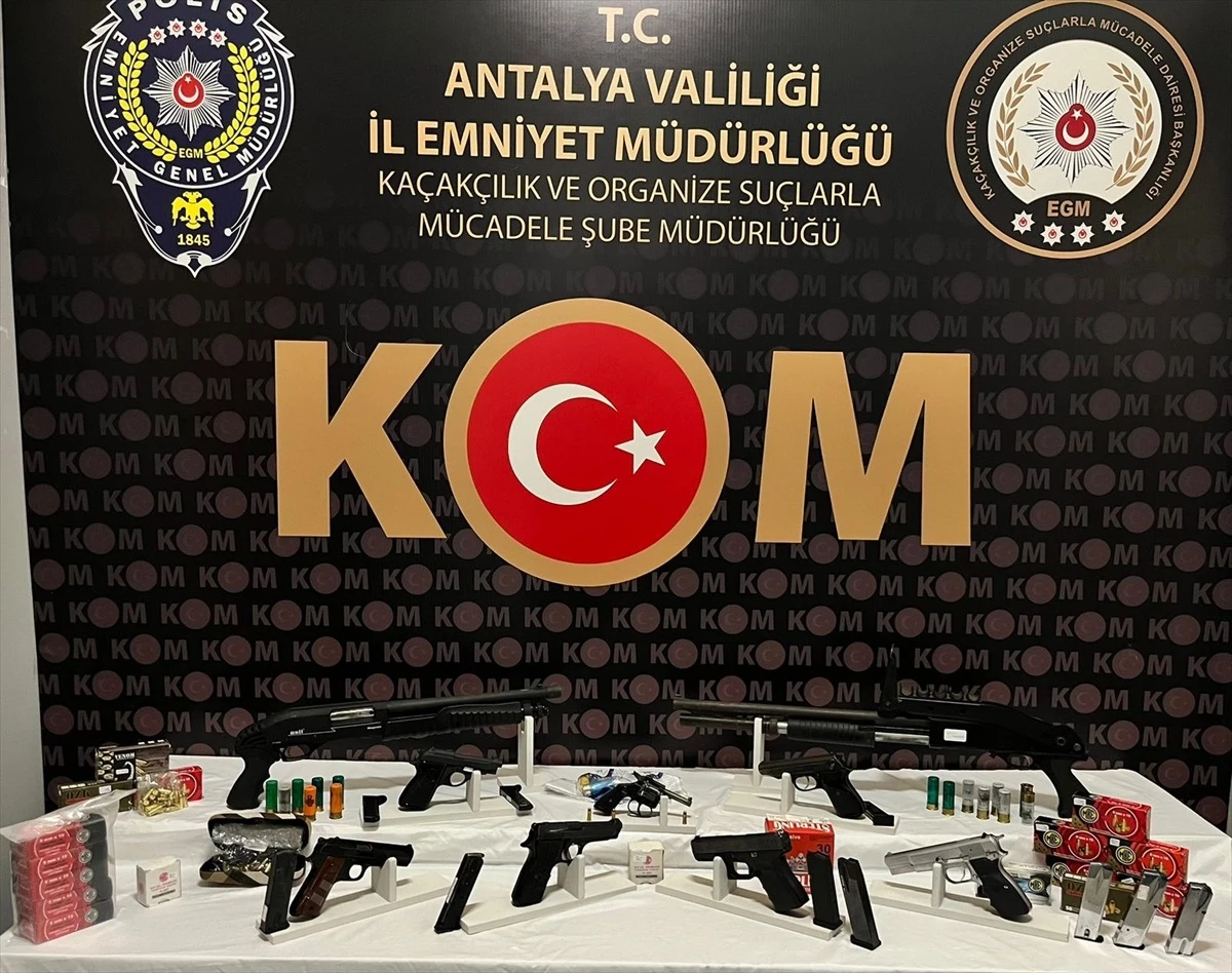 Antalya\'da Kafes Operasyonunda 19 Şüpheli Tutuklandı