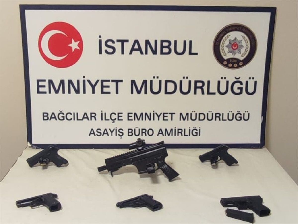 Bağcılar\'da Mototiklet Tamirhanesinde Silah Operasyonu