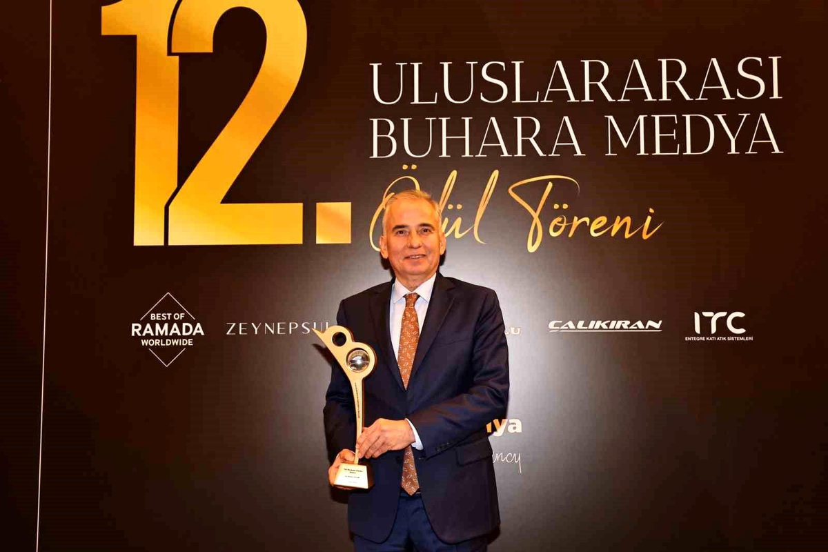 Denizli Büyükşehir Belediye Başkanı Osman Zolan, Yılın Büyükşehir Belediye Başkanı Ödülü\'ne layık görüldü