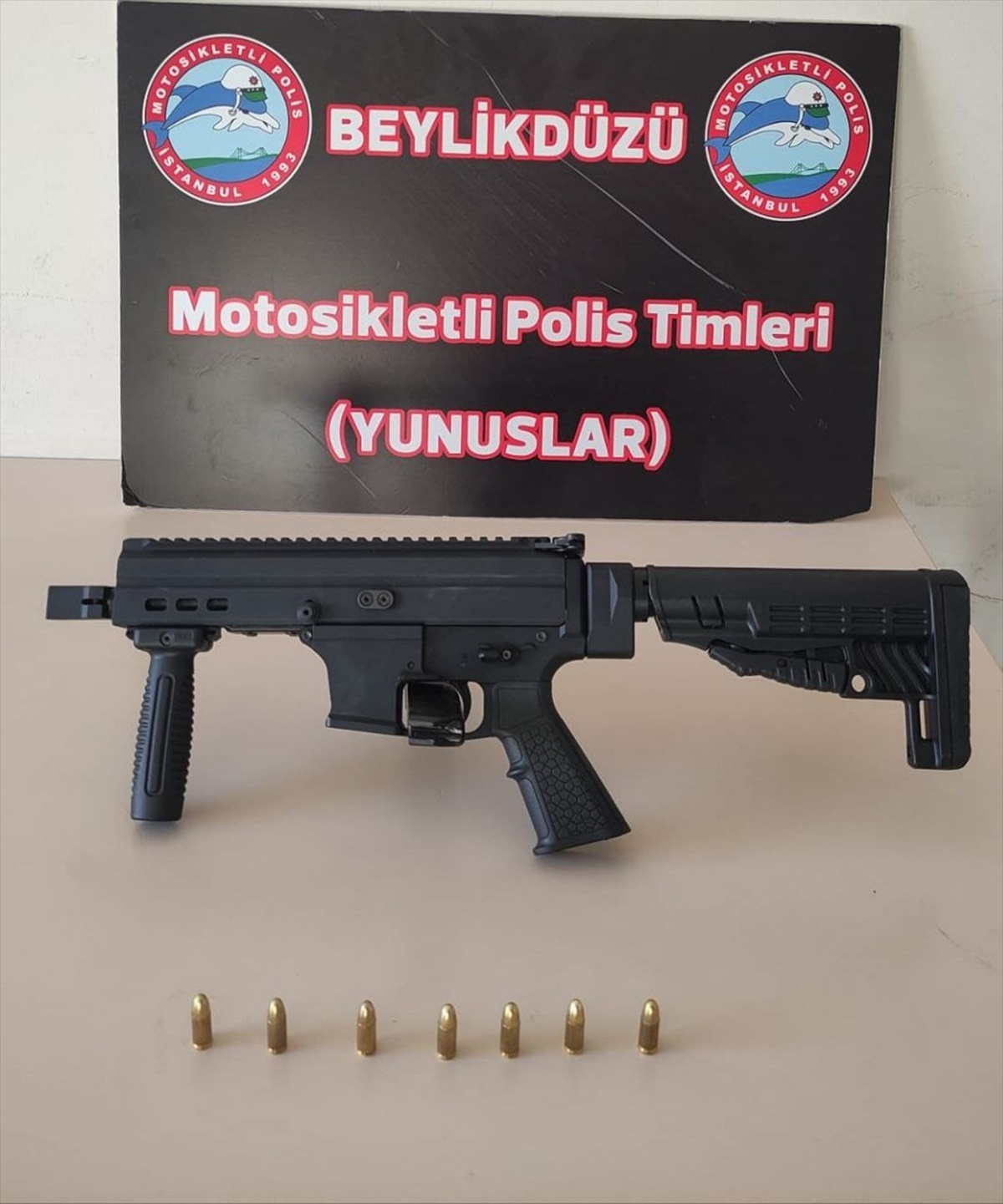 Beylikdüzü\'nde Asayiş Uygulamasında Otomatik Tüfek Ele Geçirildi