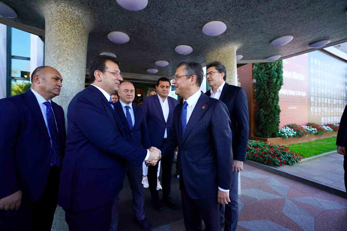 CHP Genel Başkan Adayı Özgür Özel, İstanbul Büyükşehir Belediye Başkanı Ekrem İmamoğlu\'nu Ziyaret Etti