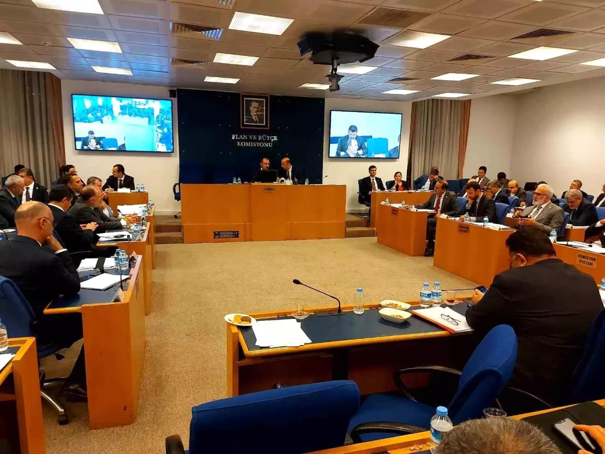 Emeklilere 5 bin lira ödenmesine ilişkin düzenleme, TBMM Plan ve Bütçe Komisyonunda görüşülen konutların turizm amaçlı kiralanmasına yönelik kanun...