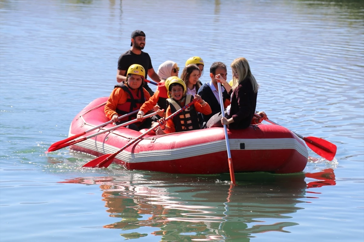 Erzincan\'da Özel Çocuklar Rafting Heyecanı Yaşadı