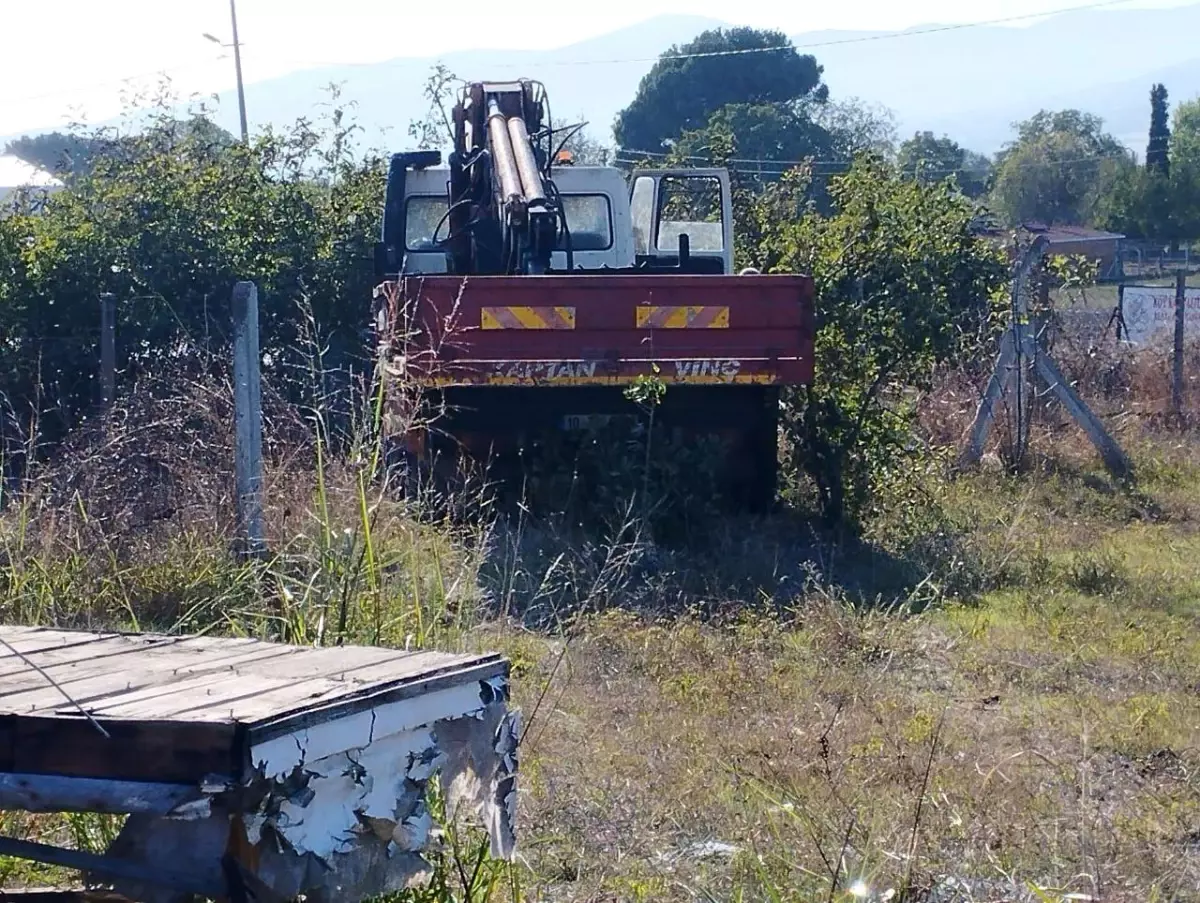 Balıkesir Gönen\'de Freni Patlayan Vinç Kazası: 1 Ölü, 1 Yaralı