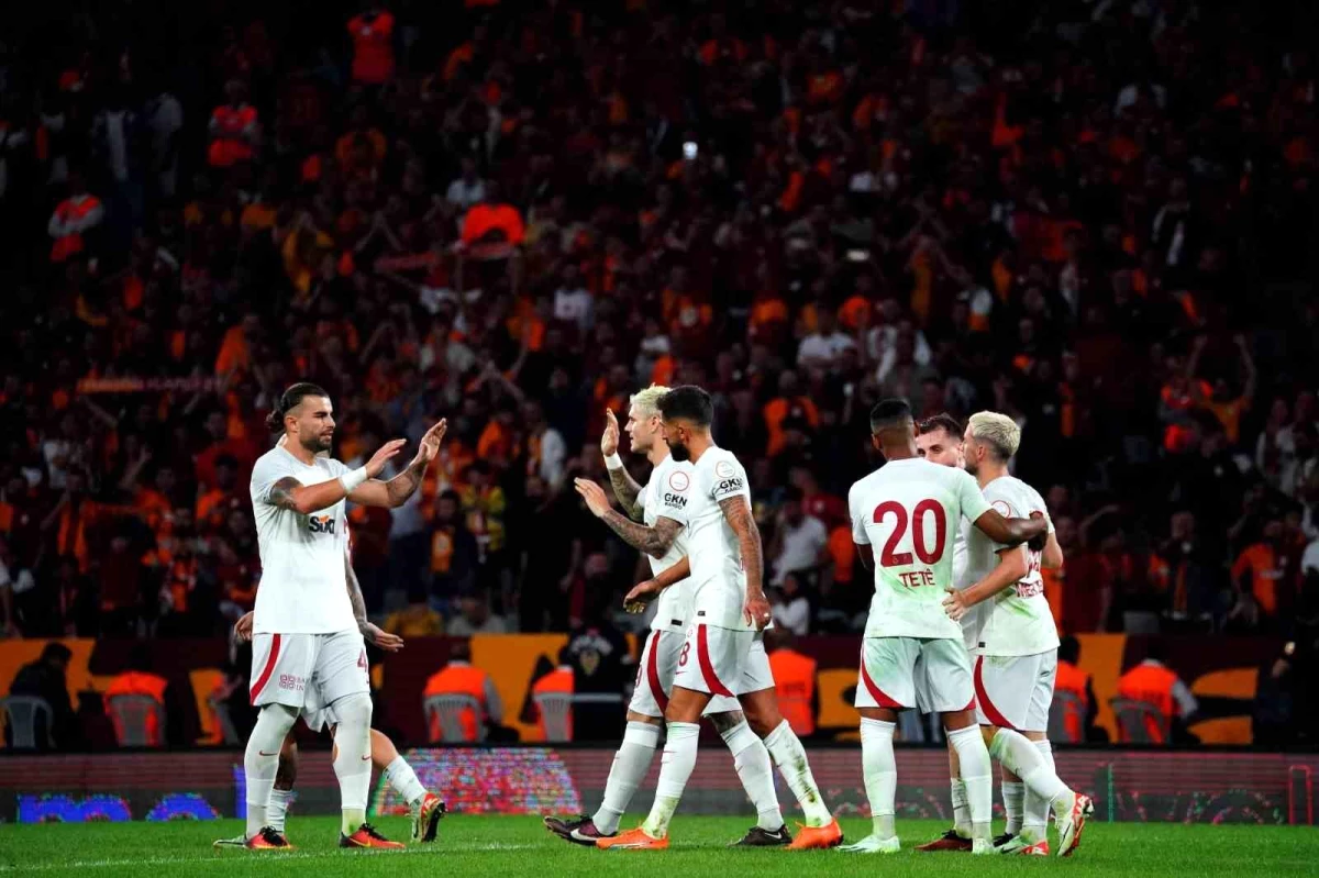 Galatasaray, Süper Lig\'in ilk 8 haftasında 7 galibiyet, 1 beraberlikle başarısını tekrarladı