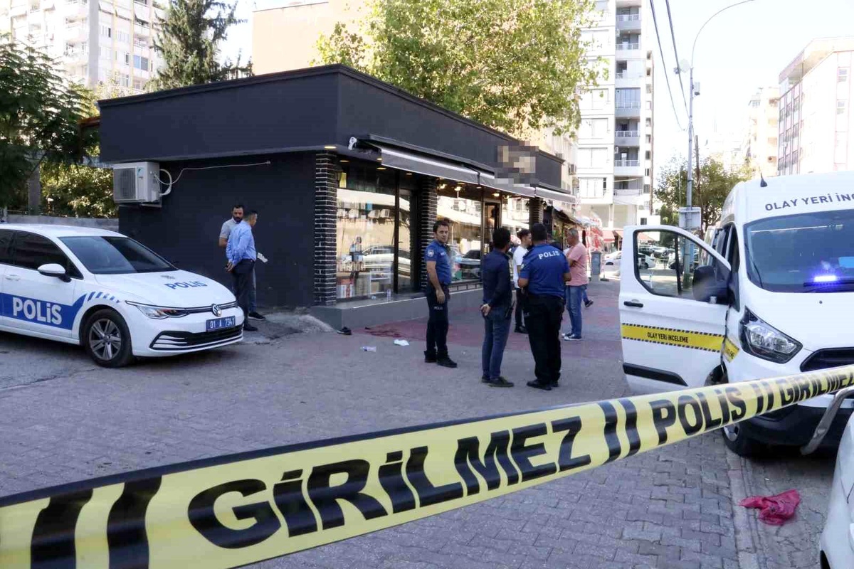 Adana\'da Motosikletli Şüphelilerin Ateşi Sonucu 1 Kişi Öldü, 1 Kişi Yaralandı
