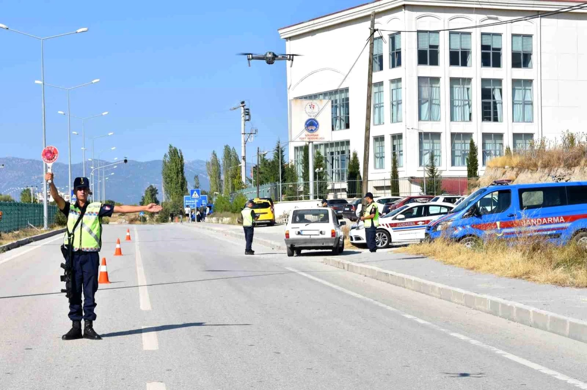 Burdur\'da Jandarma Ekipleri Okul ve Yurt Çevresinde Denetim Yaptı