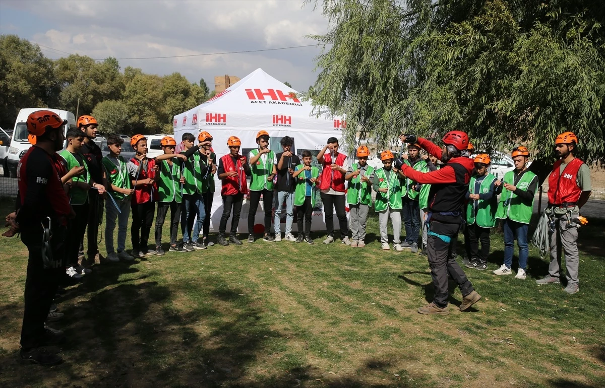 İHH Bitlis Şubesi, deprem arama kurtarma ekiplerine eğitim veriyor