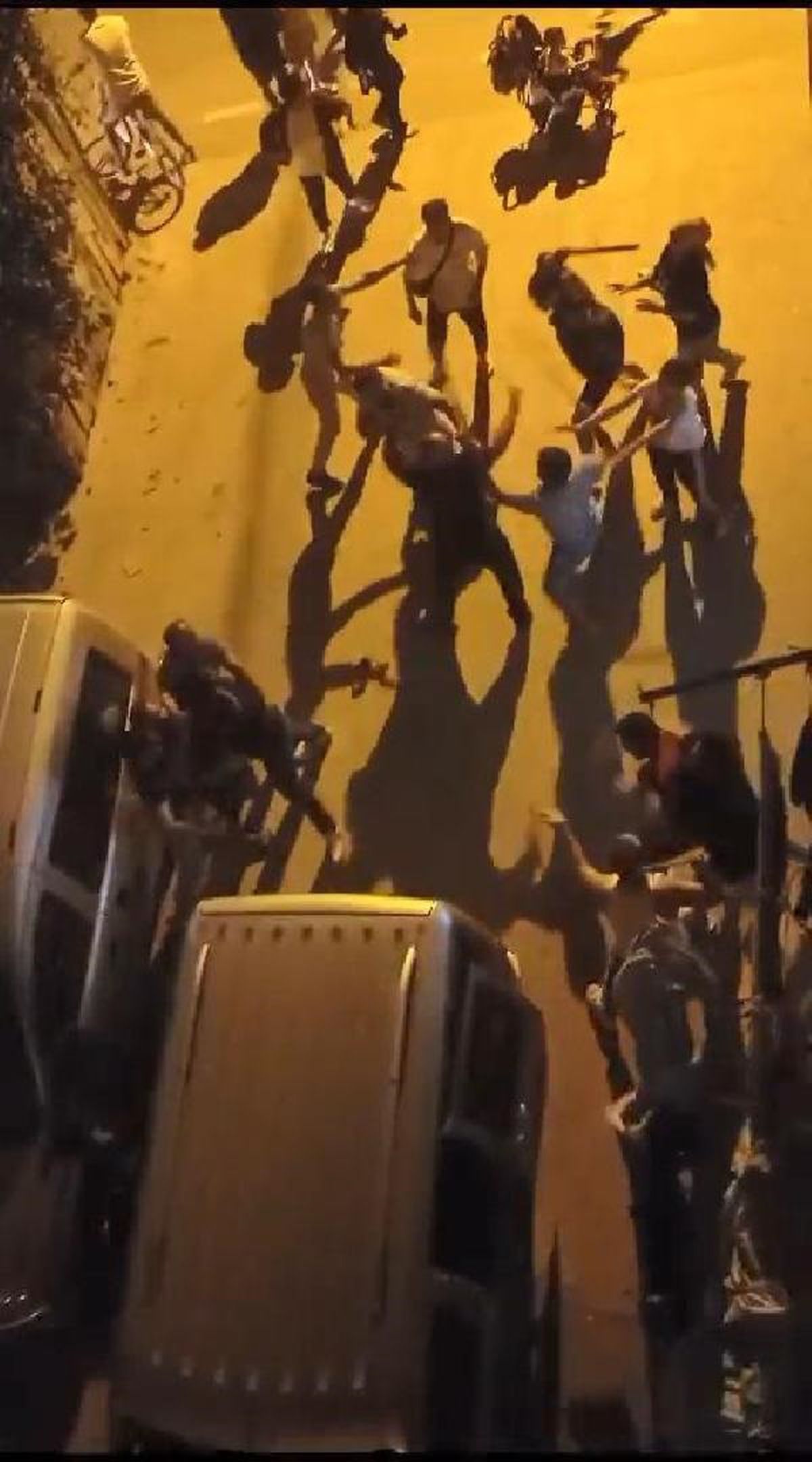 Bursa'da Yumruk ve Sopalı Kavga Cep Telefonu Kamerasına Yansıdı