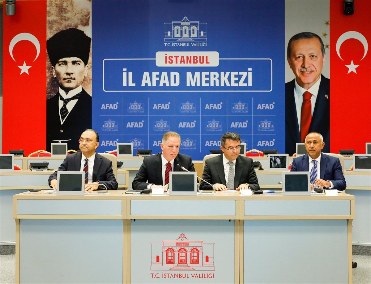 İstanbul Valisi Davut Gül, Sel Riski Olan İlçeler Değerlendirme Toplantısı\'na Katıldı