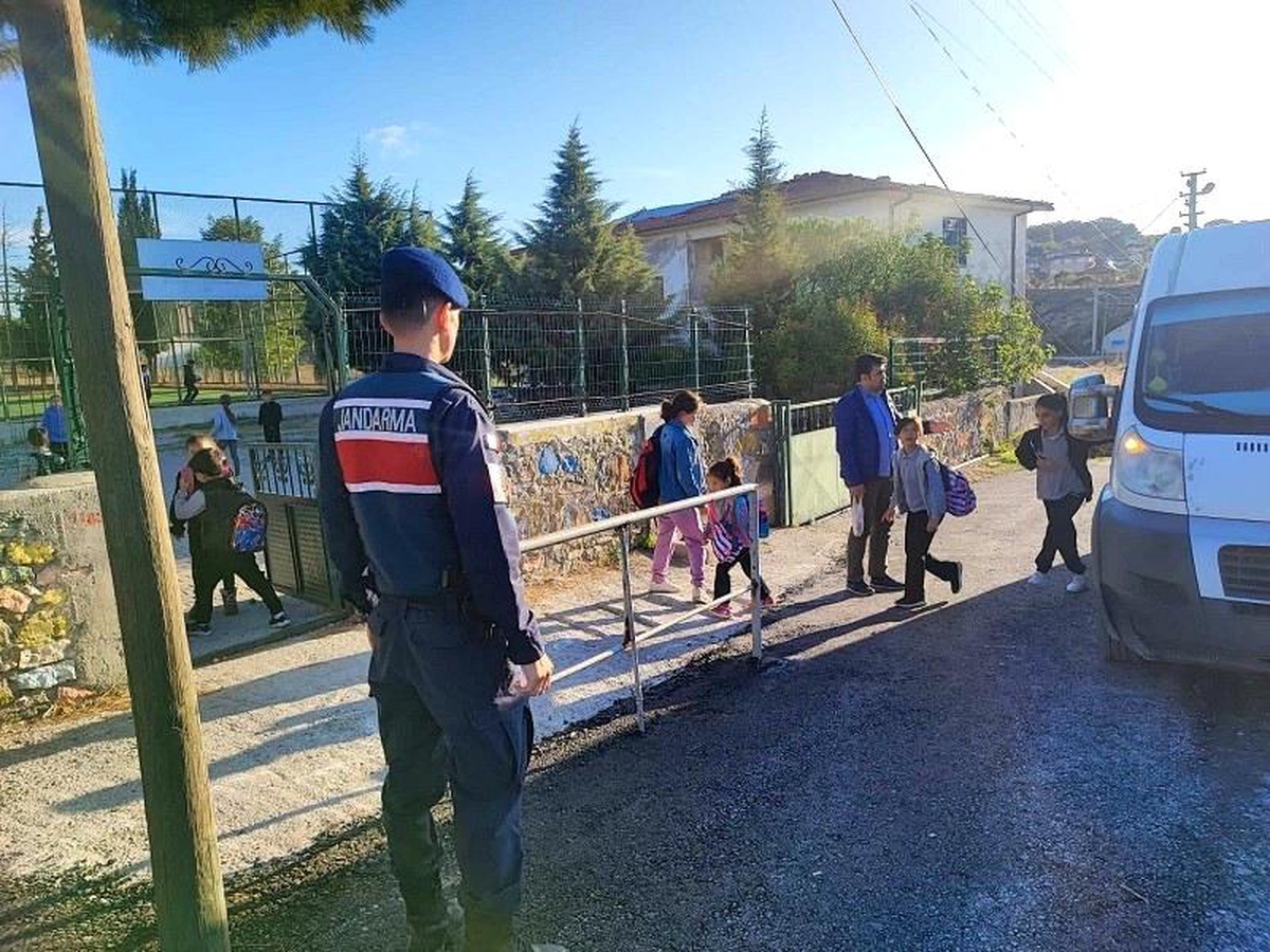 Balıkesir\'de Jandarma Ekipleri Asayiş Uygulaması Yaptı