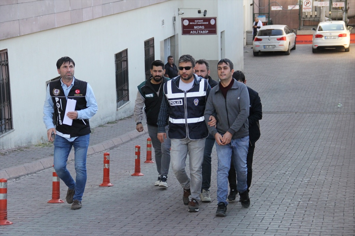 Kayseri\'de Uyuşturucu Ticaretinden Hükümlü İki Kişi Yakalandı